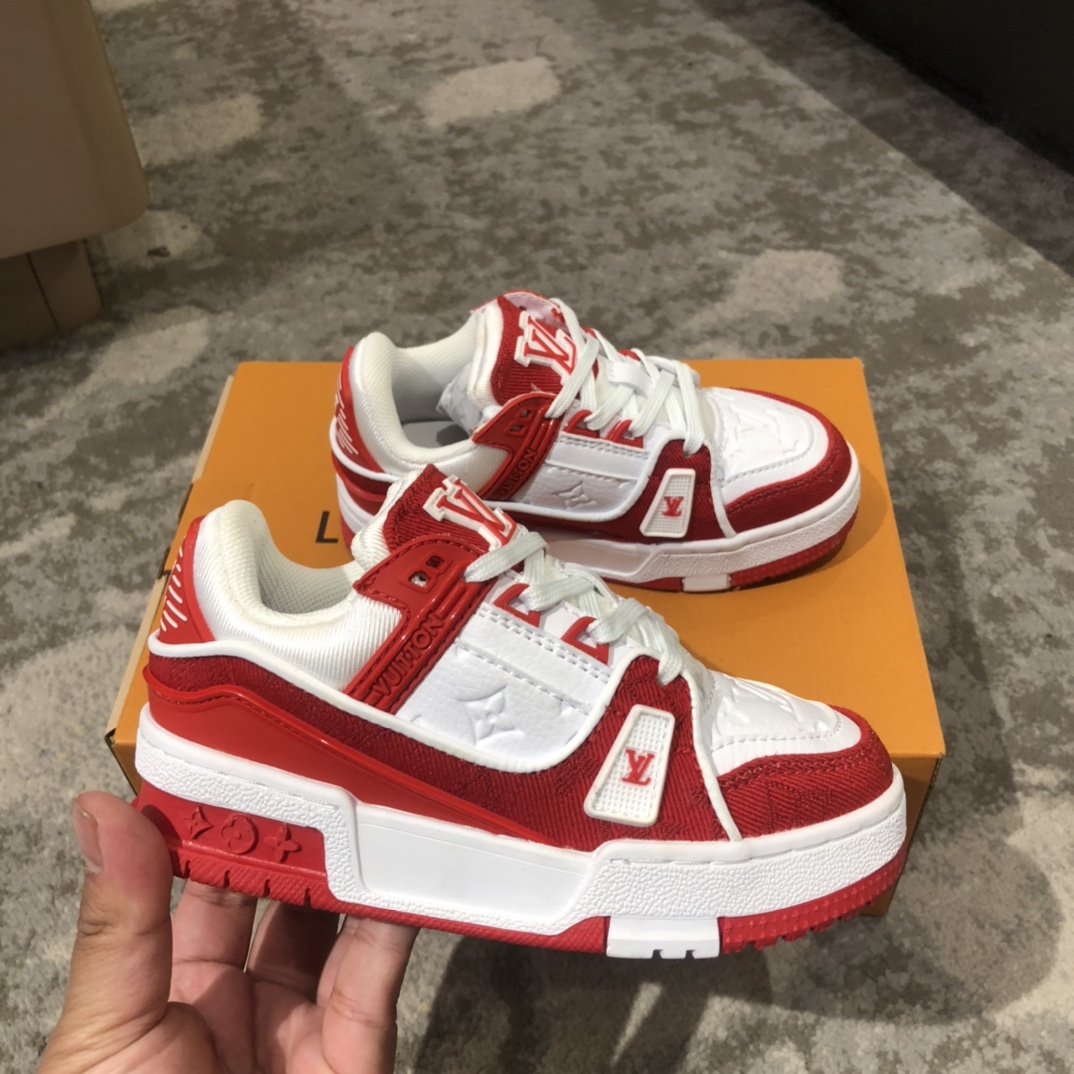 Children's shoes child